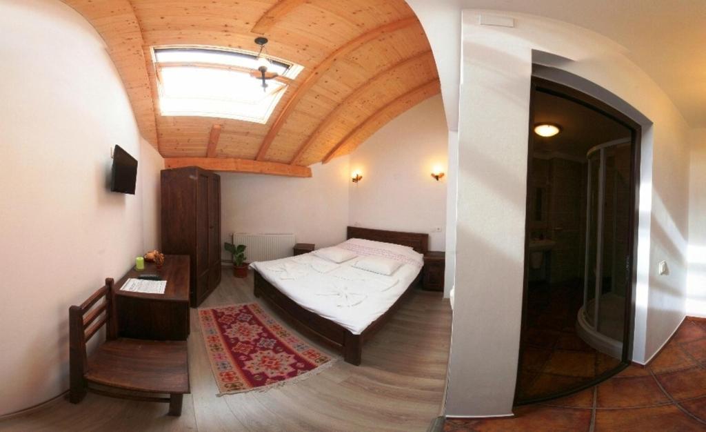 Casa Cartianu Hotel Targu Jiu Room photo