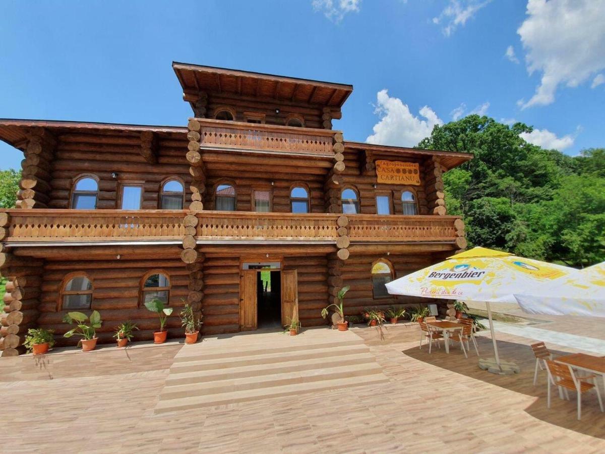 Casa Cartianu Hotel Targu Jiu Exterior photo